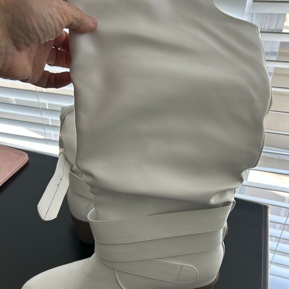 White Fashion Boots, Size 8 New Gorgeous Low Heel, Wider Calf - Picture 3 of 4